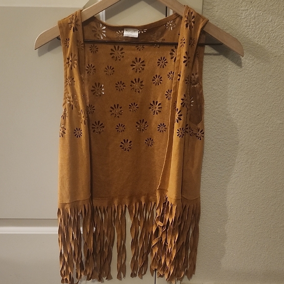 Spirit Tops - Spirit Tan Floral Cutout Top